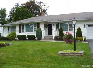 123 Grasmere Rd, Lockport, NY 14094