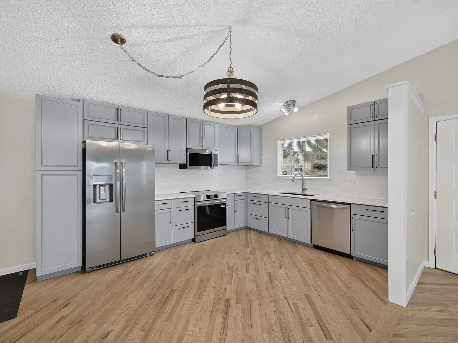 3 bed, 1750 sqft, $2,300 — Photo 2