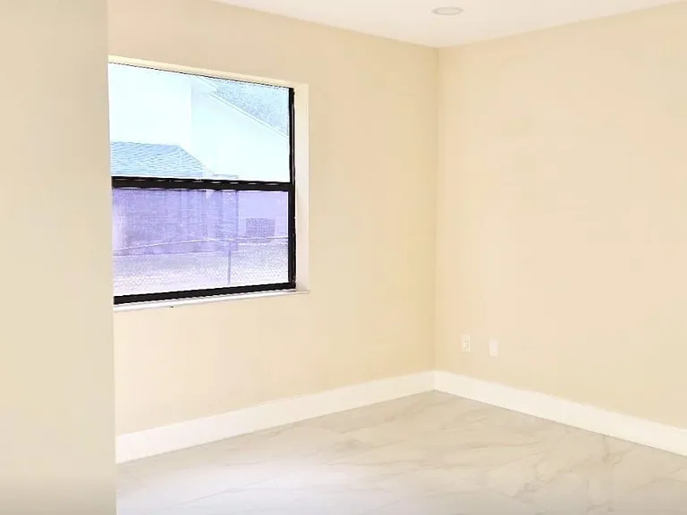 11516 SW 54th St — Photo 25