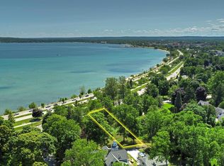 1123 Bay St, Traverse City, MI 49684