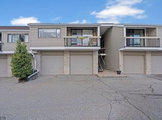 25 The Cres #3107, Clinton, NJ 08809