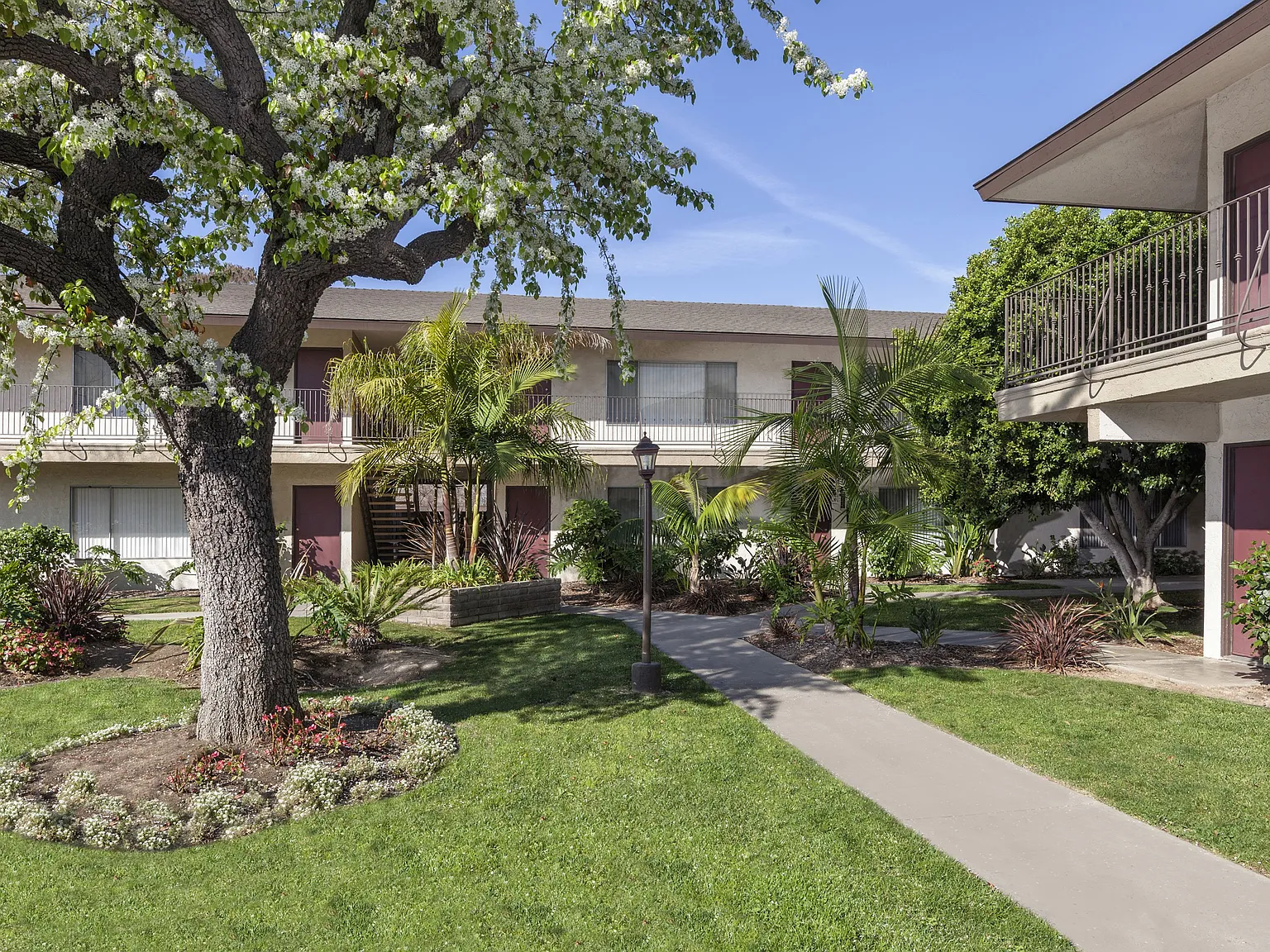 Casa De Portola Apartments — Photo 3