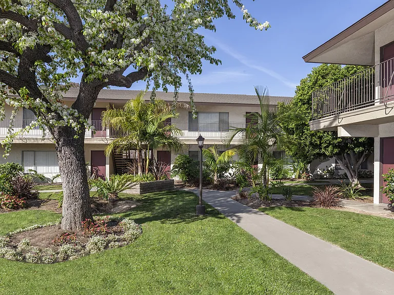 Casa De Portola Apartments — Photo 3