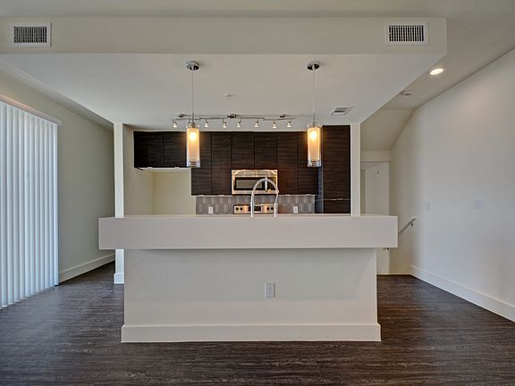 4th image of 604 N Bluff Dr Unit 242