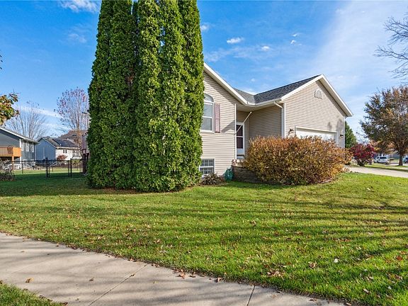 2nd image of 1136 Ashford Dr NE