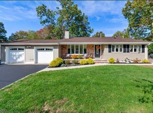 8 Douglas Rd, Green Brook, NJ 08812
