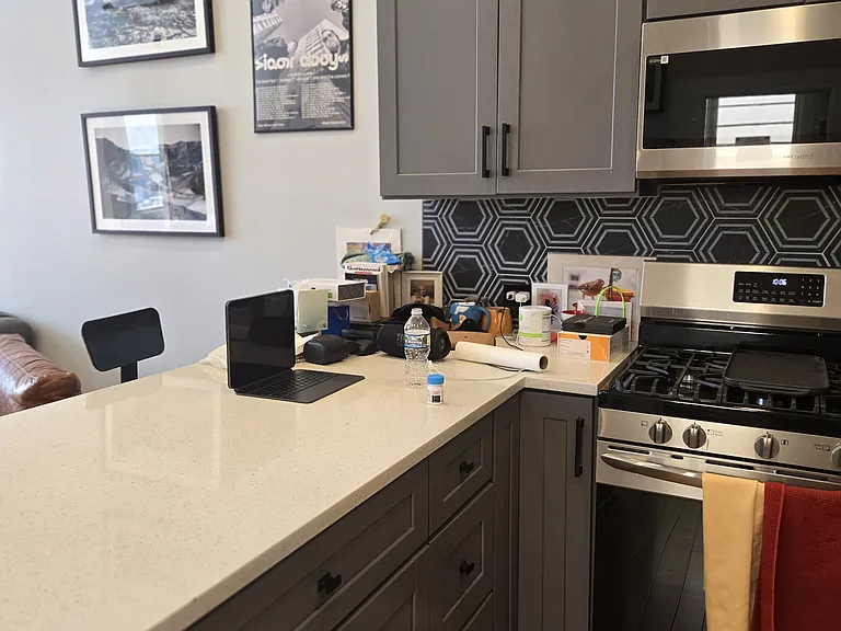 1642 N Western Ave #2 — Photo 3