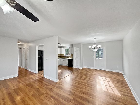 3rd image of 219 Scenic Cir