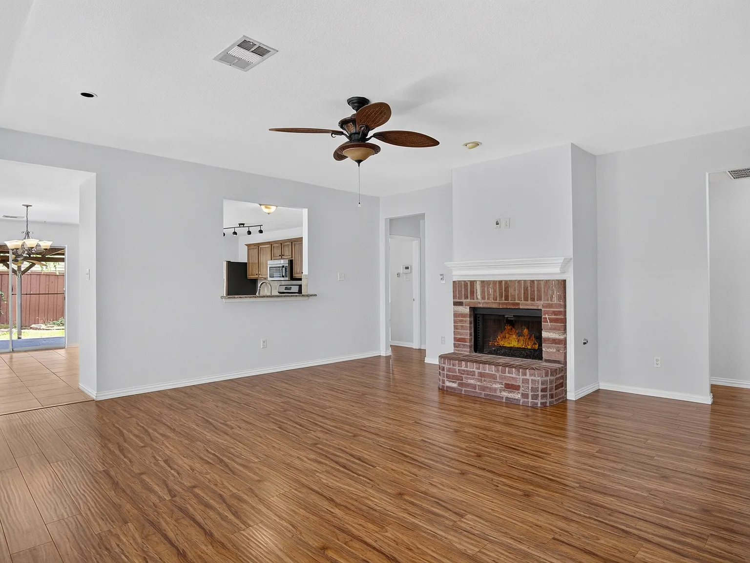 3 bed, 1764 sqft, $2,175 — Photo 4