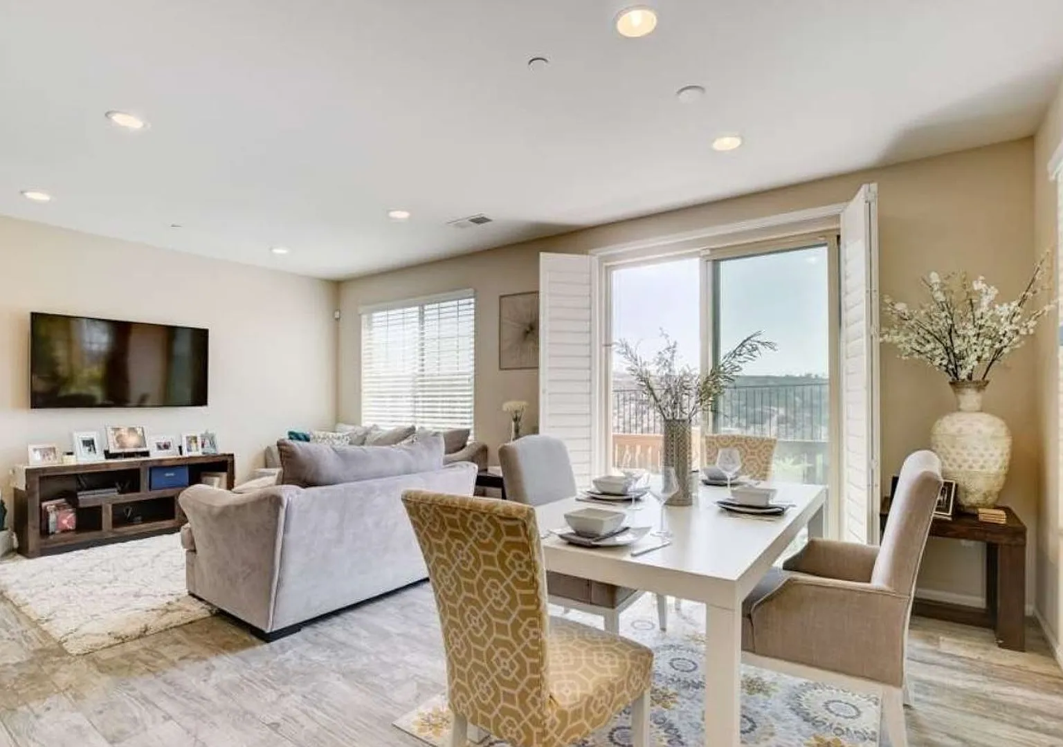 Impressive 4BR/3BA Townhome with Stunning Canyon Views with 2 Car Garage in Otay Mesa! — Photo 2