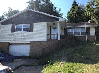 13 Greenbrier Ln, Wheeling, WV 26003