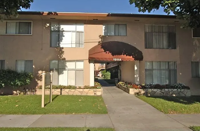 10114 Scott Ave