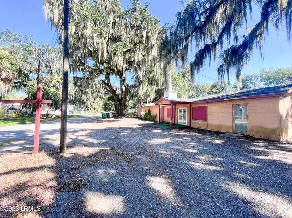 1706 Old Shell Rd, Pt Royal, SC 29935