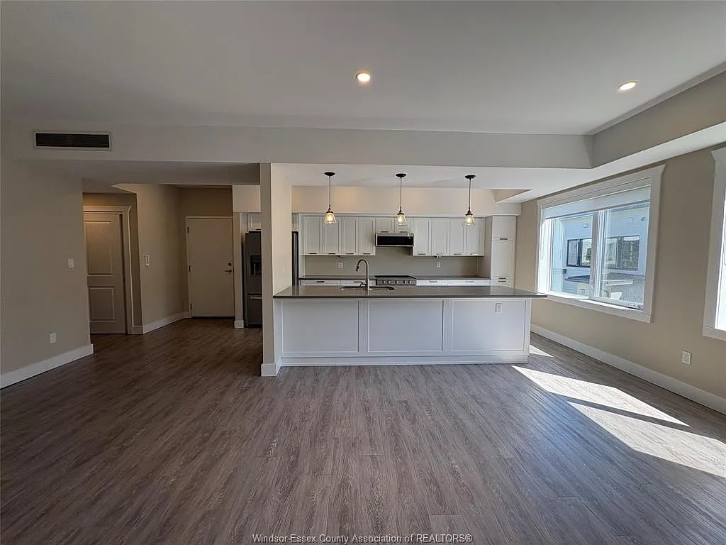2 bed, 1035 sqft, $2,345 — Photo 4