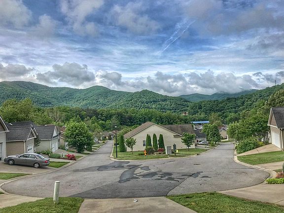 neighborhood view from above the house