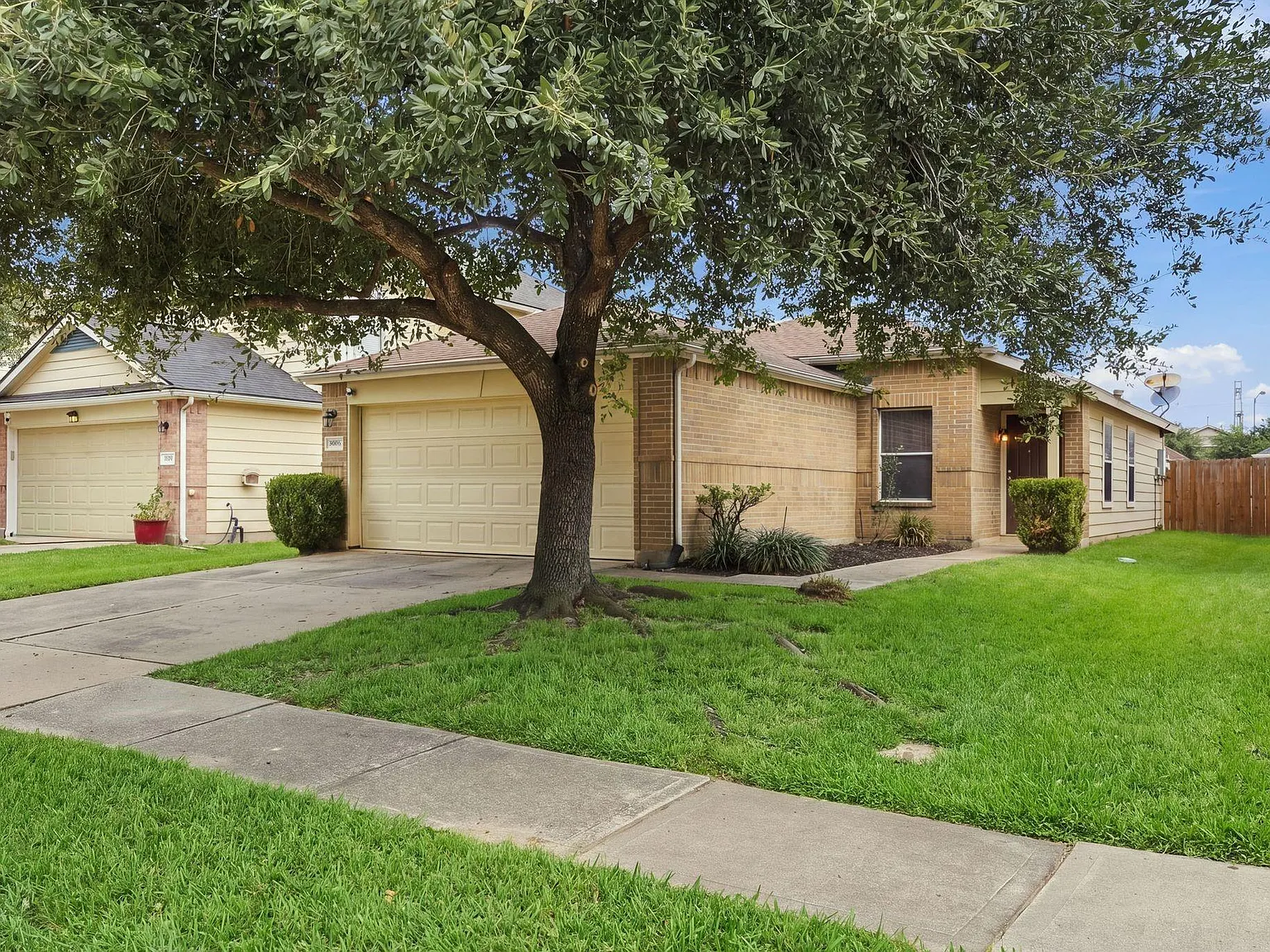 3 bed, 2.0 bath, 1352 sqft, $1,950 — Photo 2