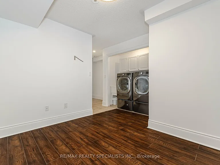 8C Clairtrell Rd — Photo 32