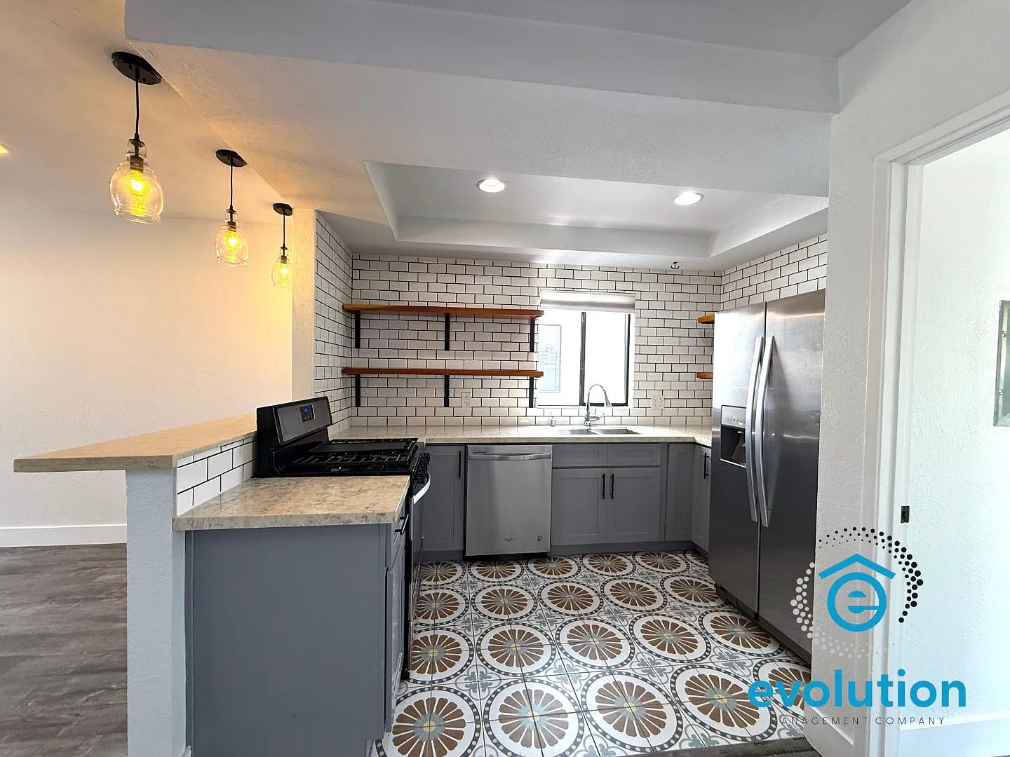 4929-4933 Santa Cruz Avenue - 4933 Santa Cruz Ave — Photo 4