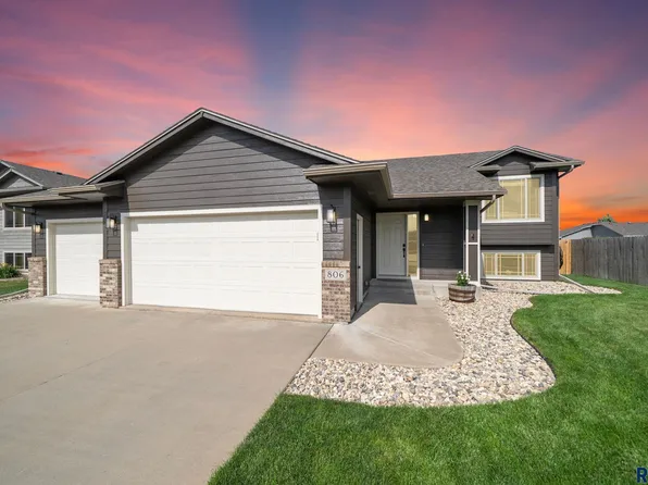 806 Rosewood Dr, Harrisburg, SD 57032