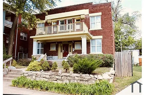 3220 E 10th St Photo 1
