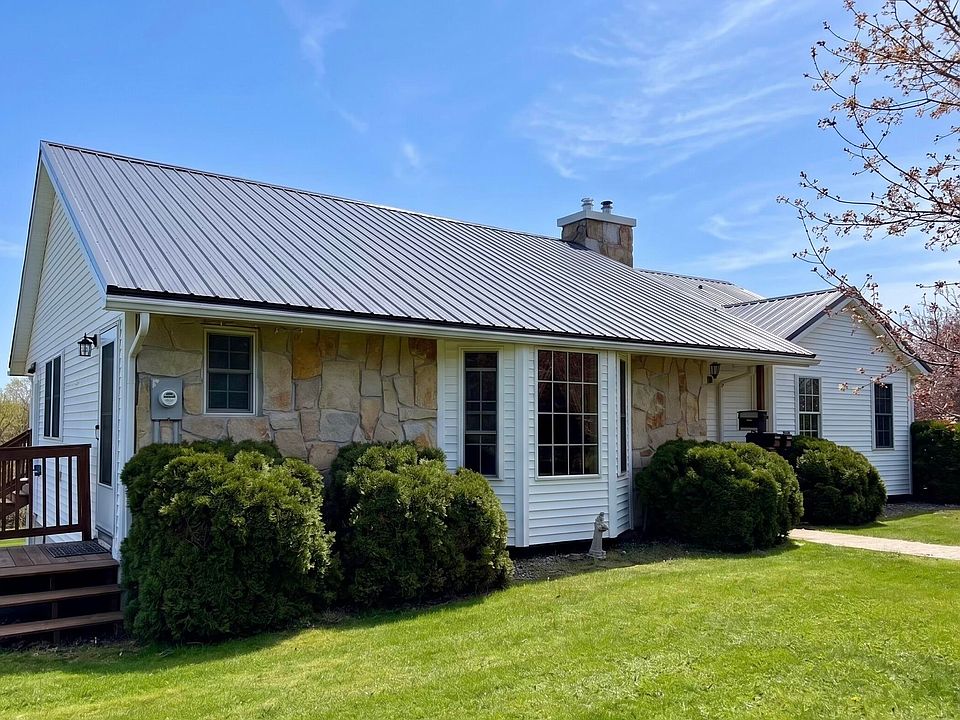 1st image of 596 Dubois Rd