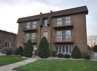 9616 S Karlov Ave APT 201, Oak Lawn, IL 60453