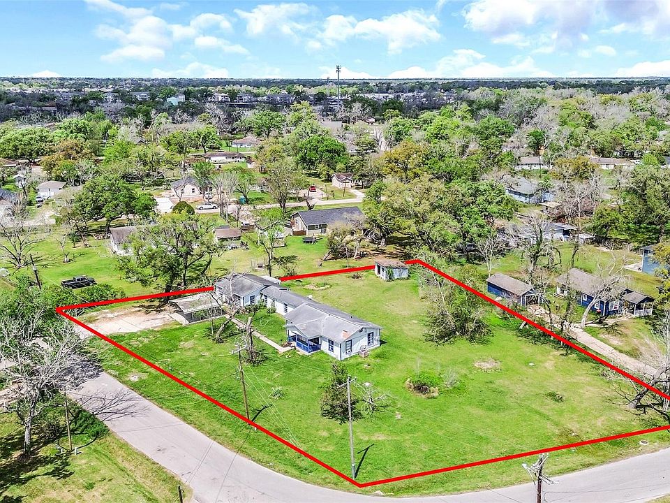 1st image of 1220 Pecan Street