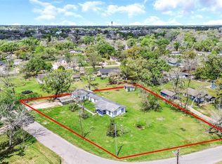 1220 Pecan St, Clute, TX 77531