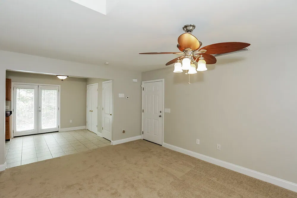 3 bed, 2.5 bath, 1561 sqft, $1,875 — Photo 3