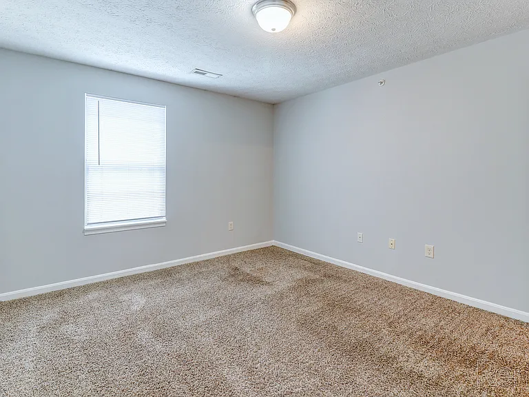 Crossroads Apartments — Photo 8