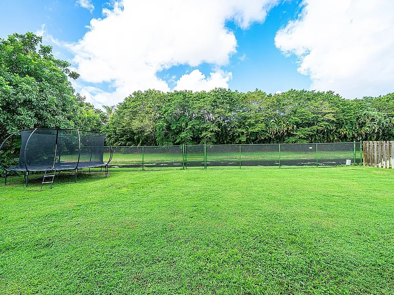 1252 Raintree Ln — Photo 30