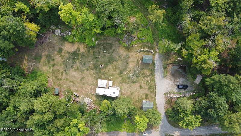 2nd image of 493 Bowen Hill Road