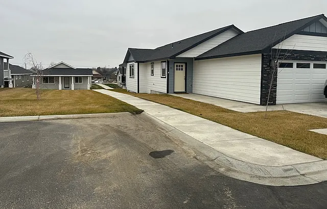 503 D St SE — Photo 2