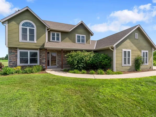 S84W33150 Brown Bear LANE, Mukwonago, WI 53149