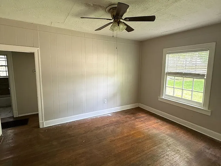 3808 Northview Dr — Photo 2