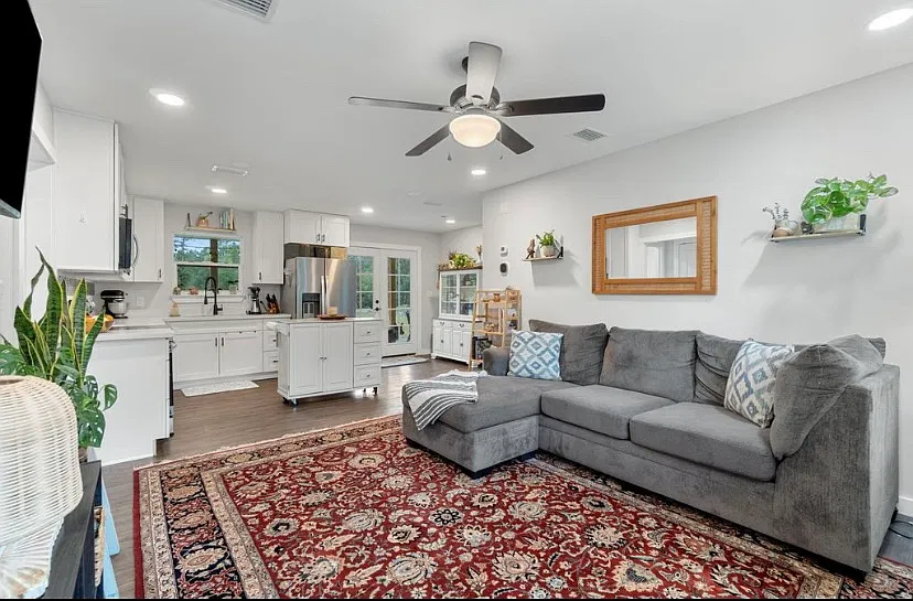 3 bed, 936 sqft, $2,400 — Photo 4