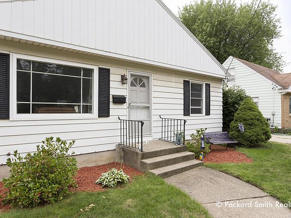3rd image of 1066 Cricklewood St SW