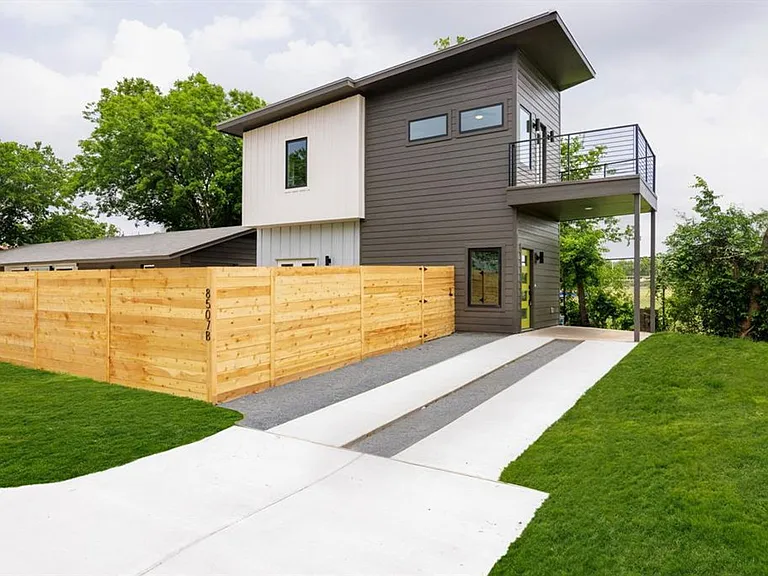 8507 Hathaway Dr — Photo 1