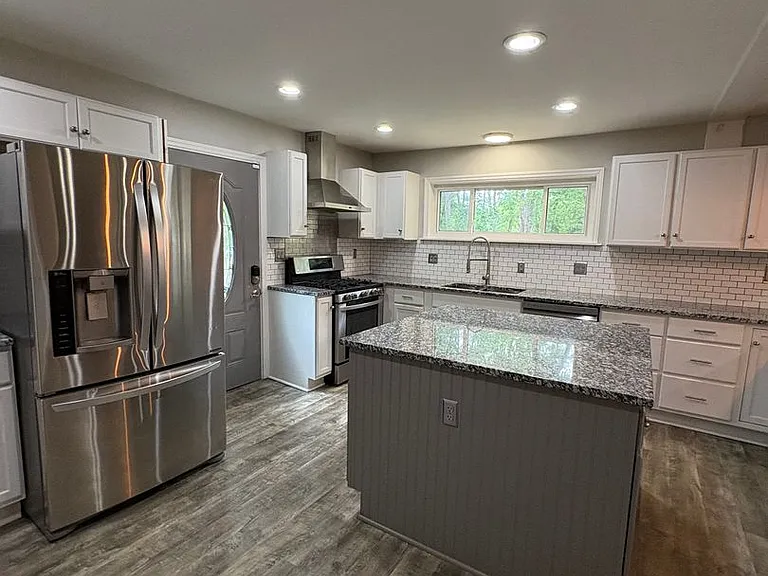 3 bedroom 3 bath in Spartanburg with Lots of Space Workshop in the garage!! — Photo 32