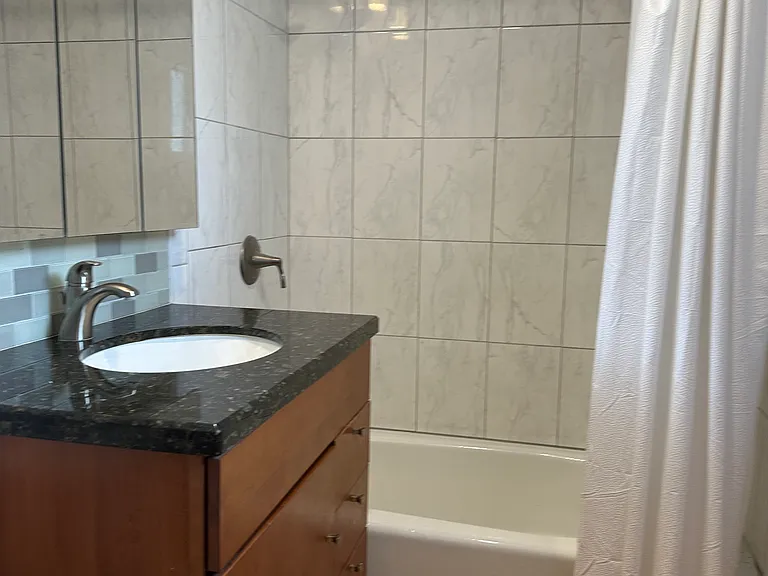 2212 Gramercy Ave #B — Photo 4