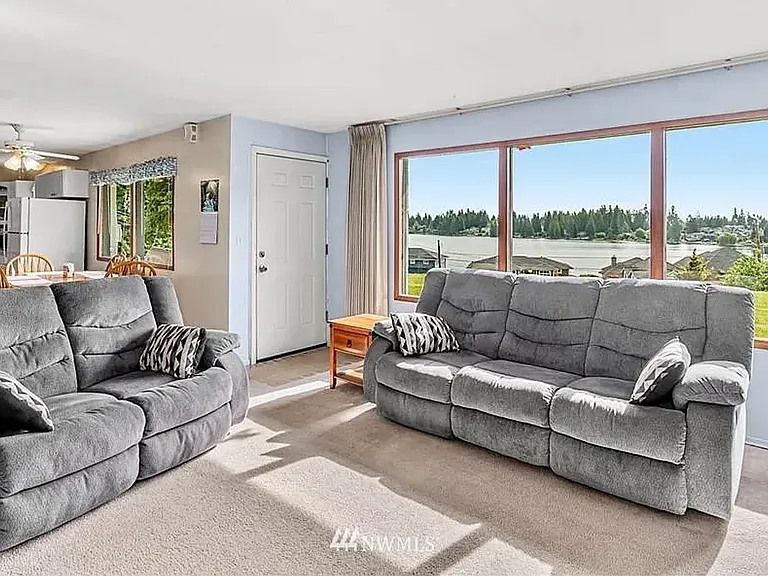 16210 Larch Way — Photo 10