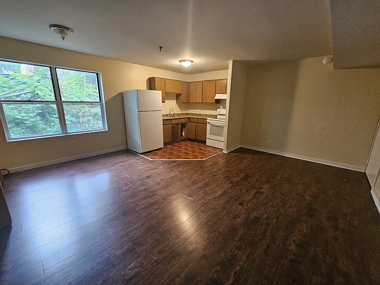 143 Sheffield Ave #2B — Photo 6