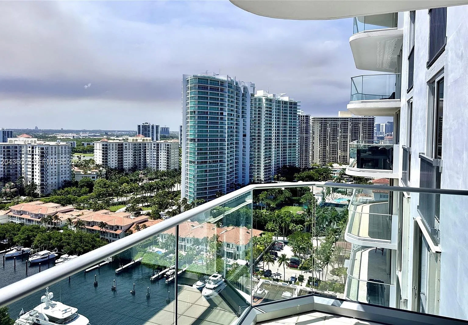 Turnberry Isle Condo — Photo 1