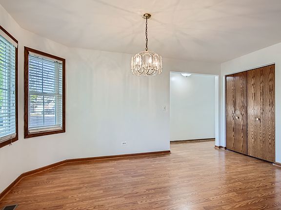 5th image of 799 Hoover Dr