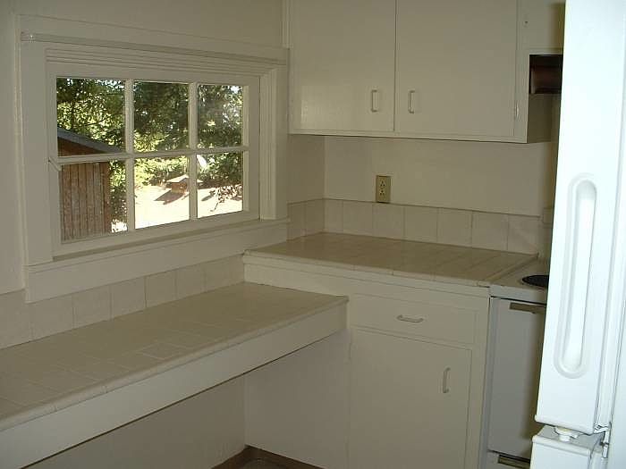 2nd image of 104 Wisteria Way APT 4