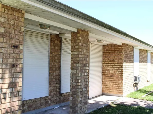 7671 Inlet Ln, New Orleans, LA 70128