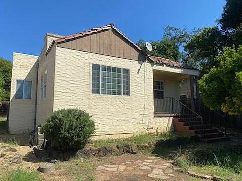 2 bed, $2,000 — Photo 2