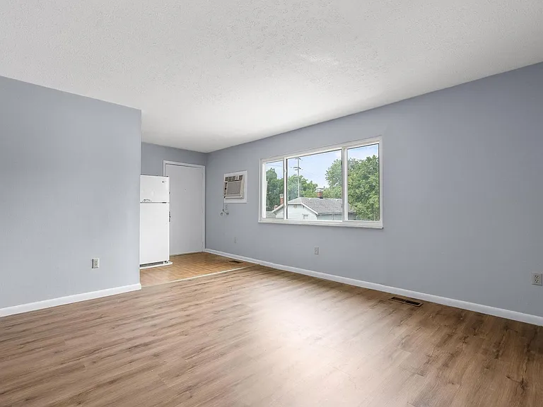 222 Klee Ave — Photo 7