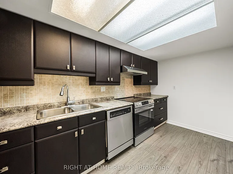 360 Bloor St E #411 — Photo 14