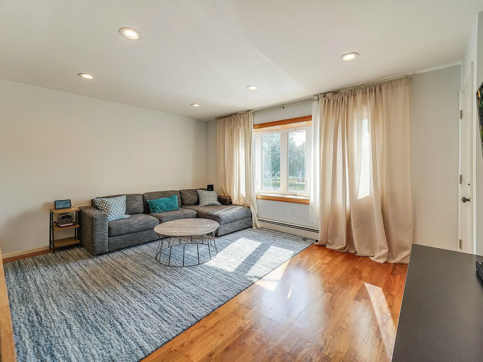 3 bed, 2.0 bath, 1100 sqft, $3,595 — Photo 1